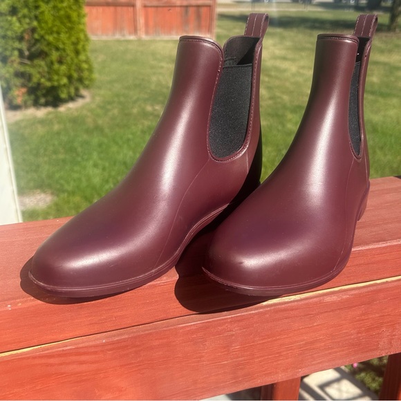 Burgundy Chelsea Waterproof Pull-On Ankle Rain Boots Sz 7 - Picture 1 of 8